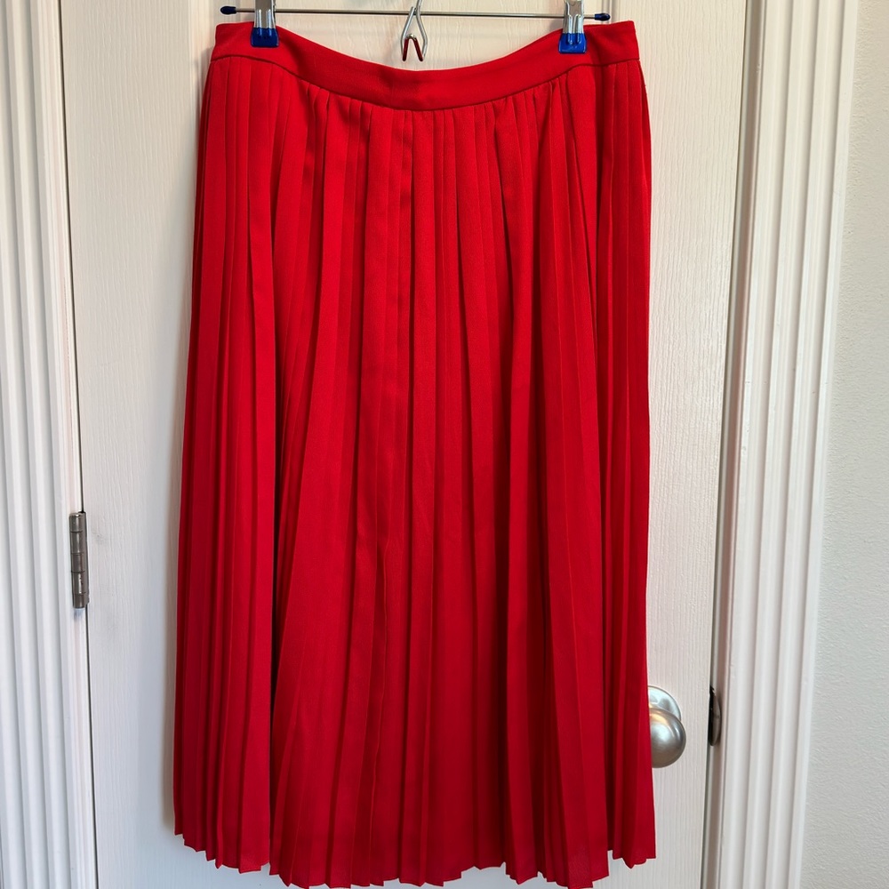 Red Banana Republic pleated skirt. Size 6.